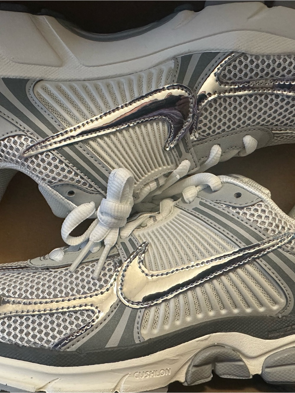 Nike Zoom Vomero 5 Men’s Grey White & Silver Athletic Sneakers